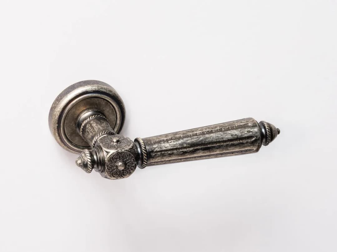 Klamki retro do drzwi zewnętrznych: 7 stylowych propozycji