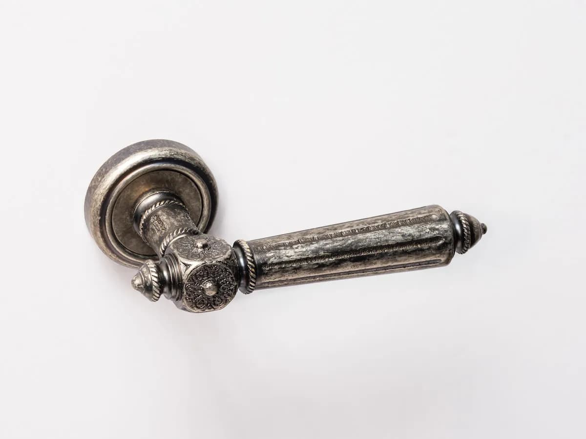 Klamki retro do drzwi zewnętrznych: 7 stylowych propozycji