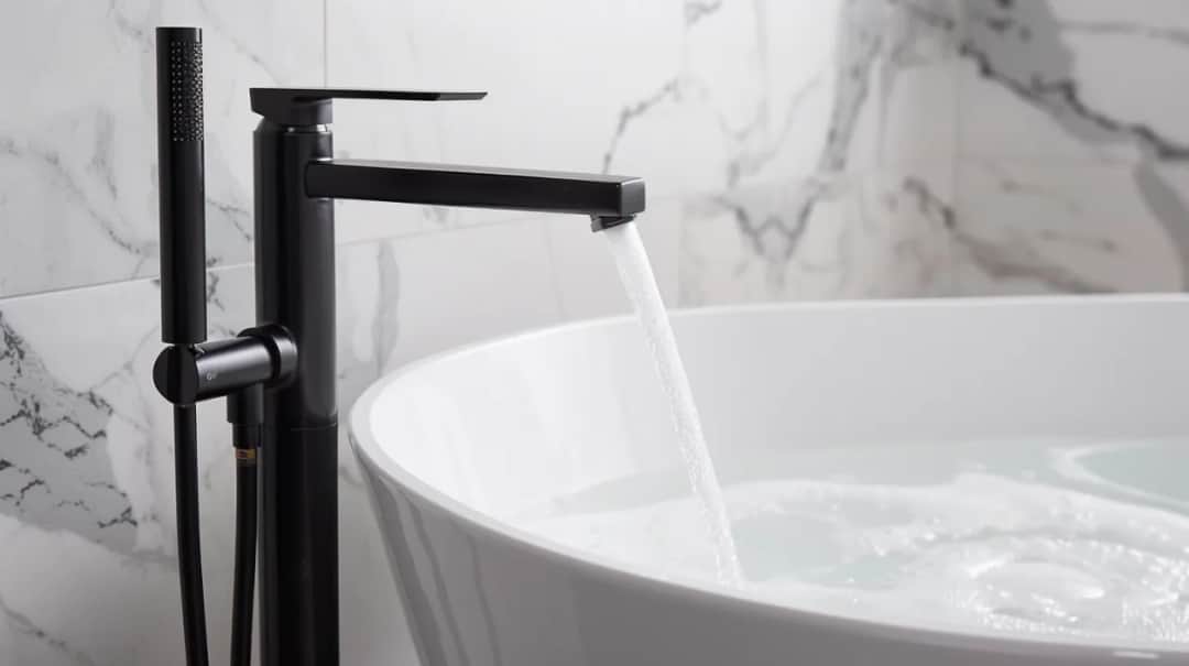 Czarna bateria wannowa Grohe: Elegancja w Twojej łazience