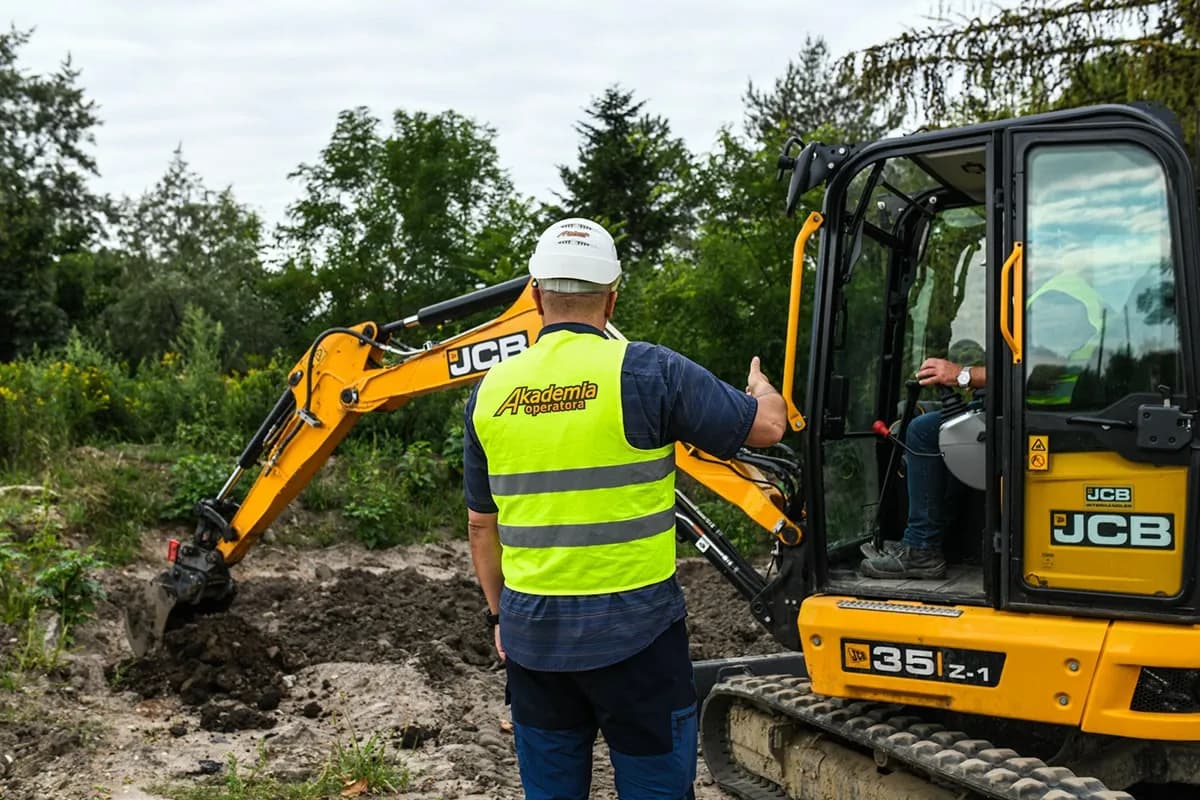Koparko-ładowarka klasa 3: Pełne uprawnienia i możliwości