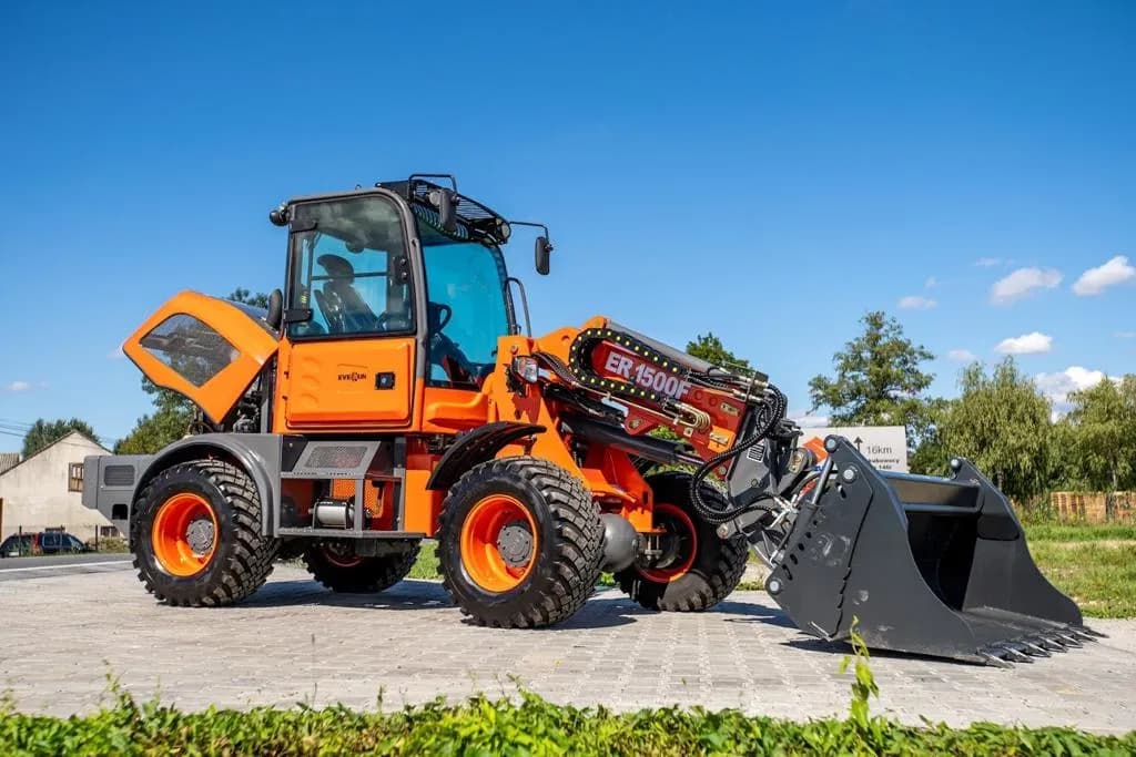 Ile kosztuje kurs na koparko-ładowarkę? Ceny mogą zaskoczyć!