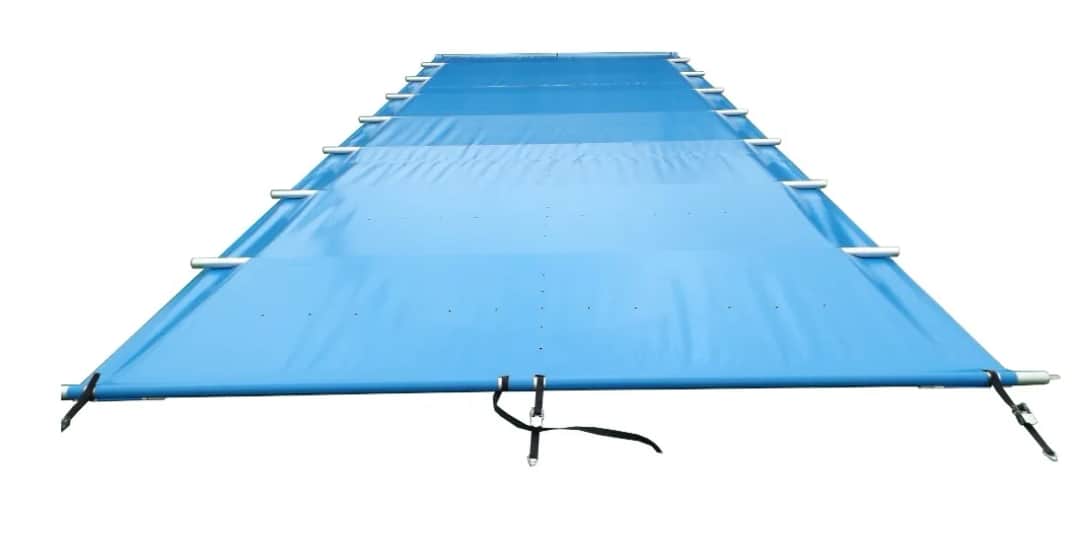 Osłona basenu: Czy naprawdę potrzebna? 4 kluczowe fakty